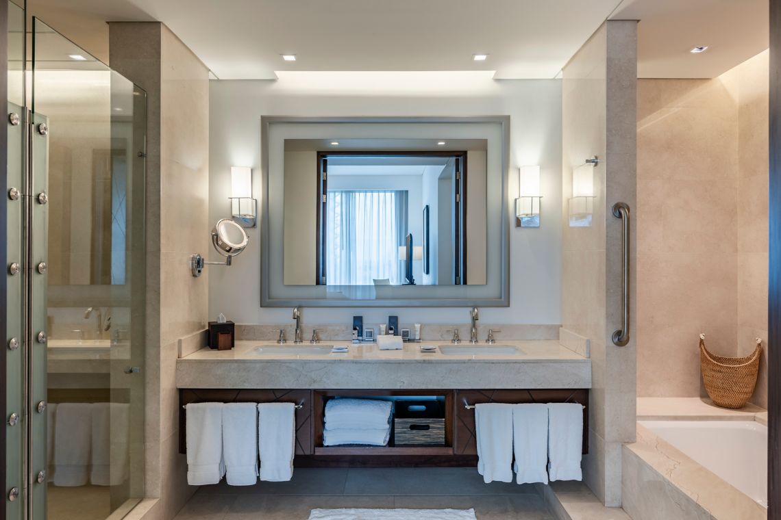 1 Bedroom Presidential Suite, 1 King - Image 4