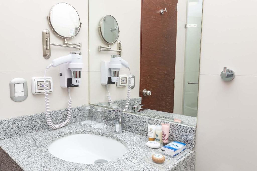 Matrimonial Superior Room - Image 3