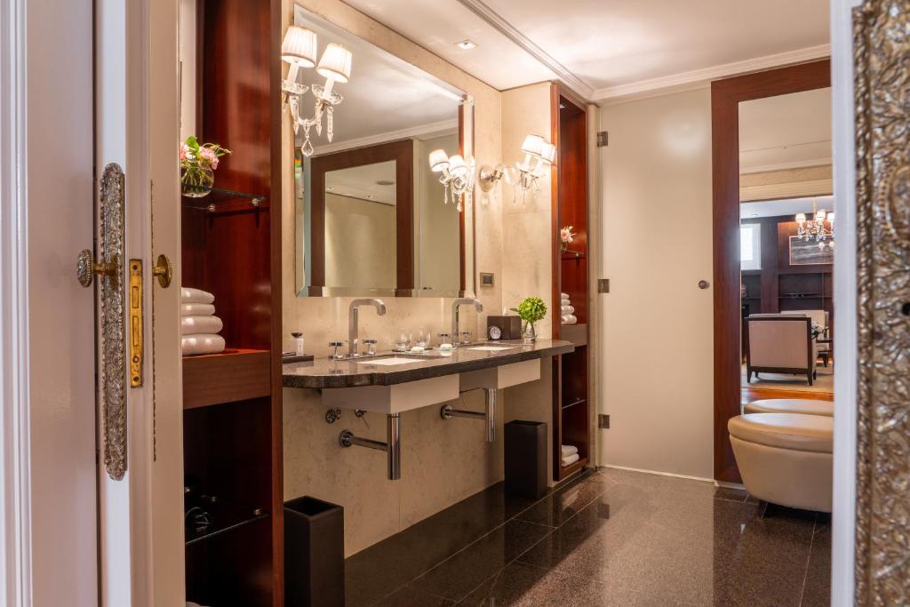 Bedroom Suite Palace - Image 4