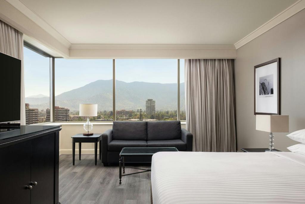 Deluxe Guest Room - Image 1