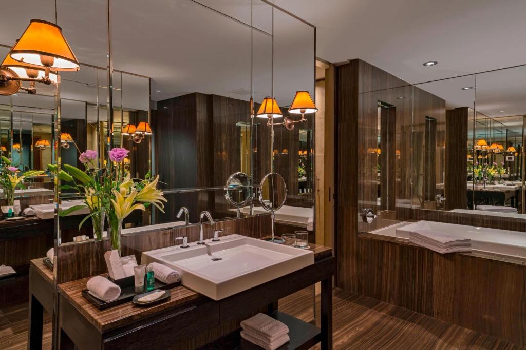 Presidential Suite - Image 4