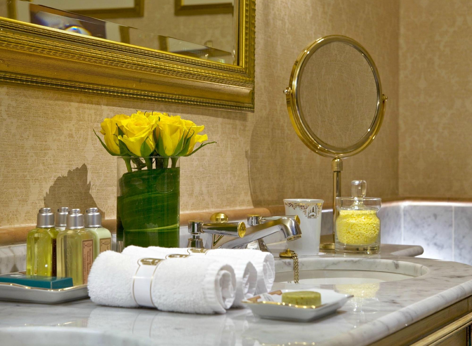 Deluxe Room - Image 3
