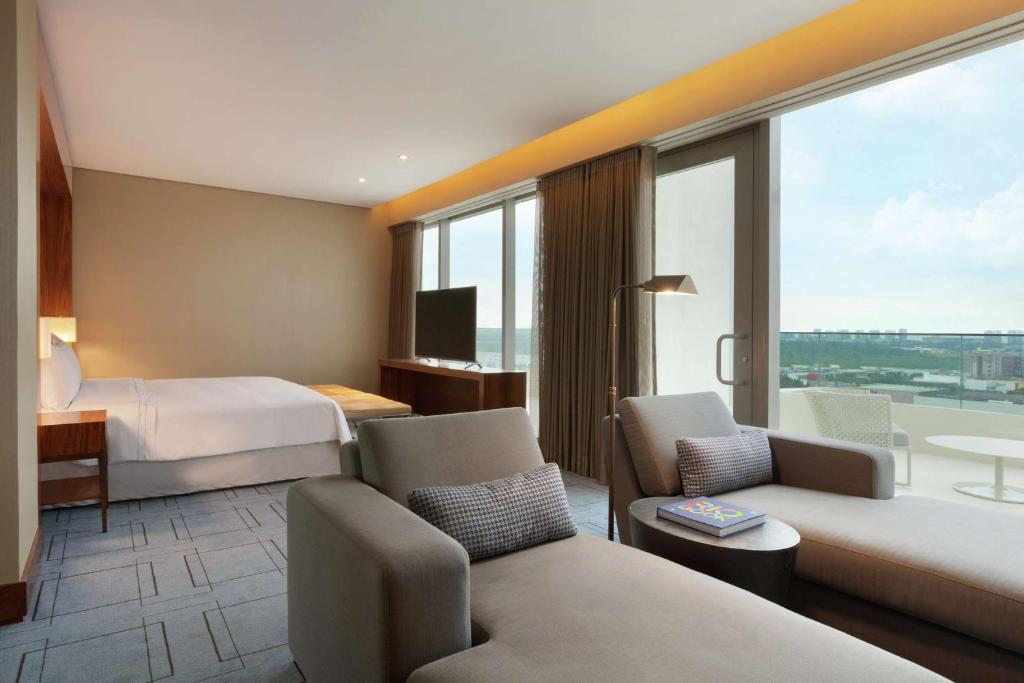 1 King 1 Bedroom Presidential Suite-balcony - Image 1