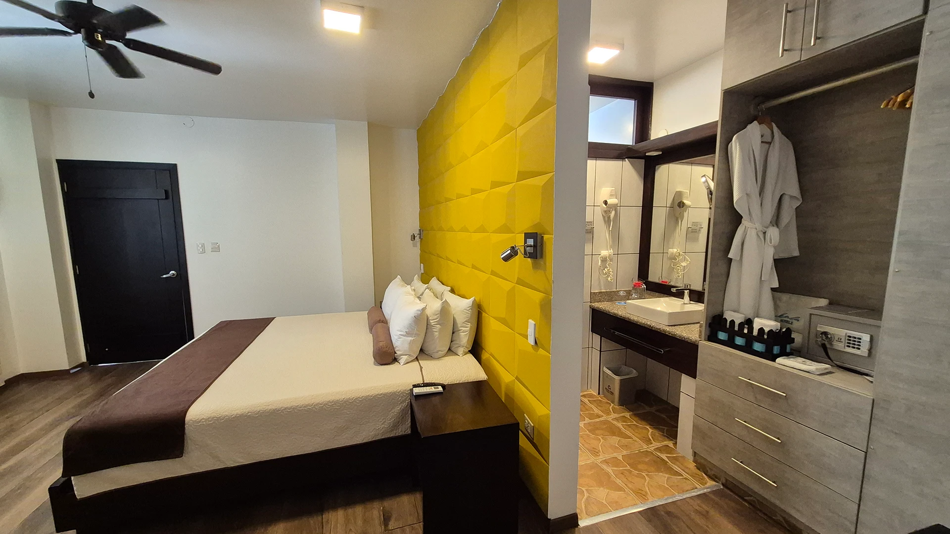 Standard Rooms - Image 3