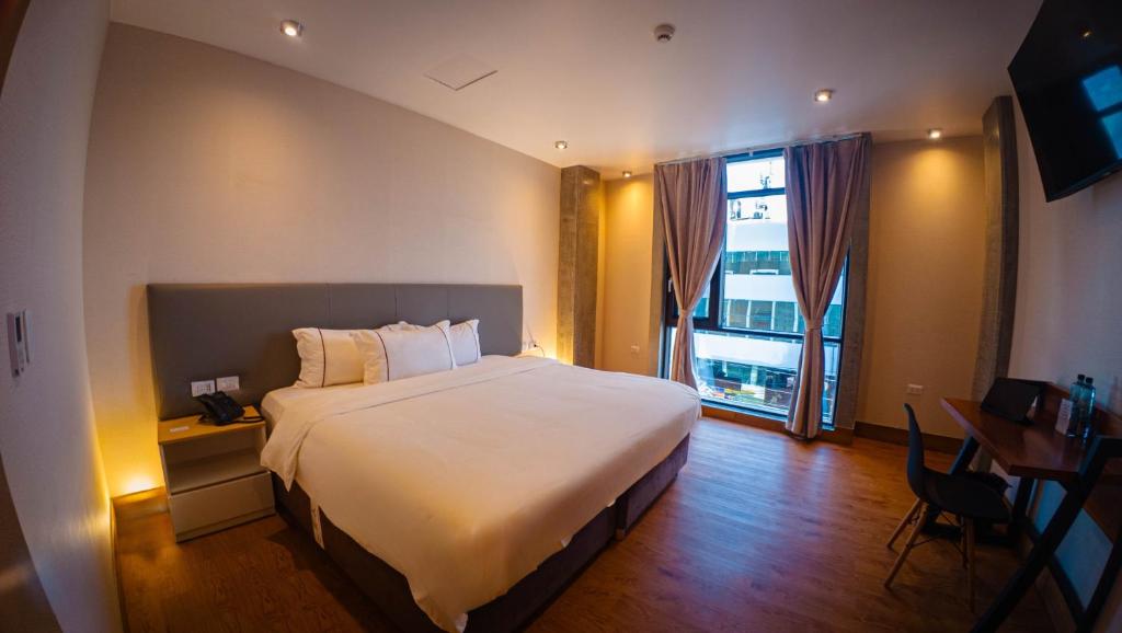 Superior Single Room - Image 1
