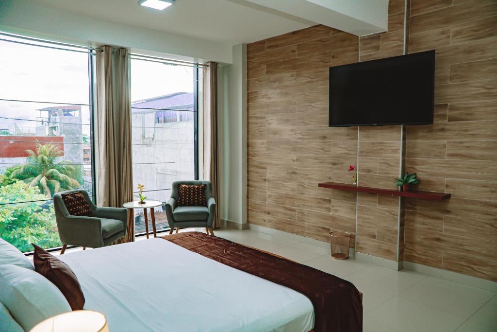 Deluxe King Suite - Image 2