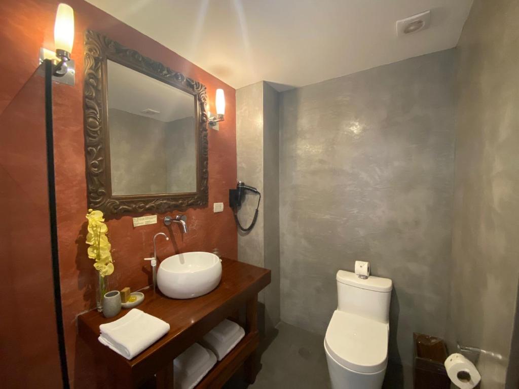 Deluxe Room with King Bed (Short Description) - Image 2