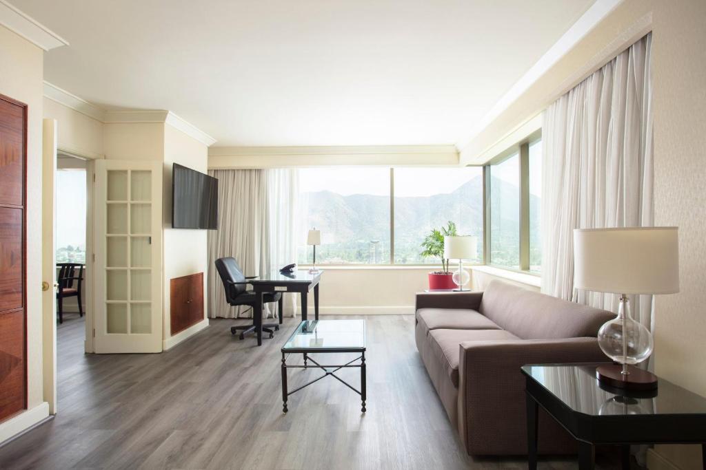 Two Bay Suite - Image 3