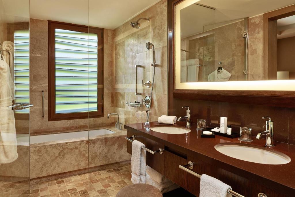 1 Bedroom Suite - Image 4