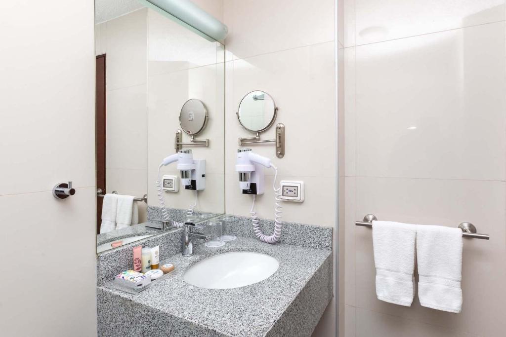 Superior Double Room with Terrace - Image 3