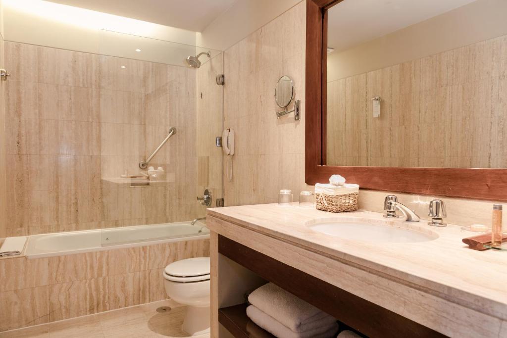 Superior Double Room with Two Double Beds - Image 2