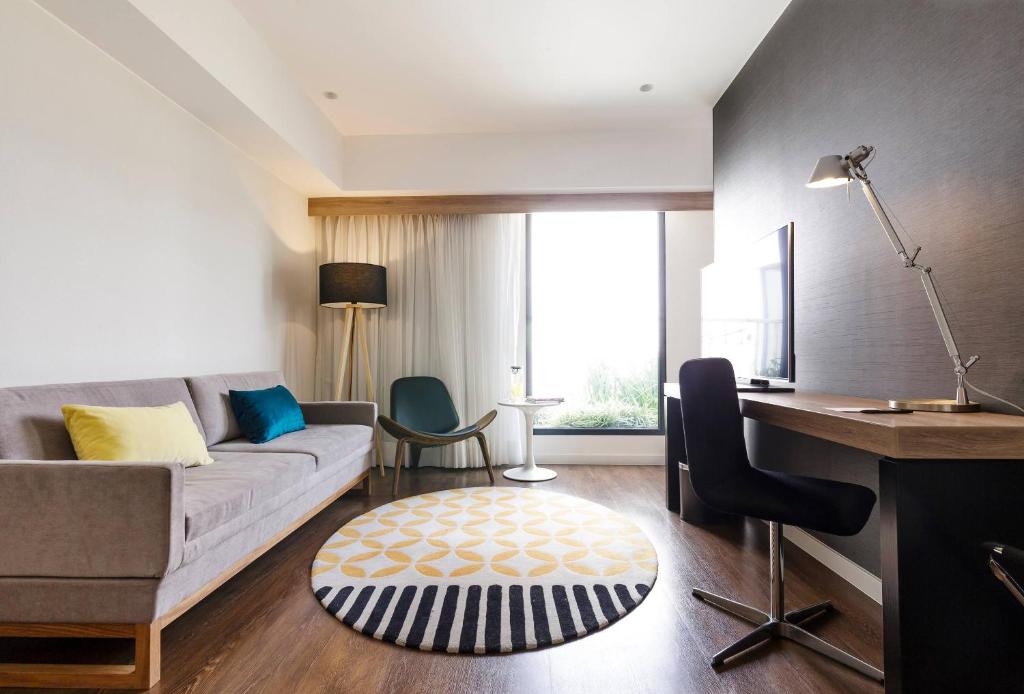 THE TOWNHOUSE (SUITE) - Image 2