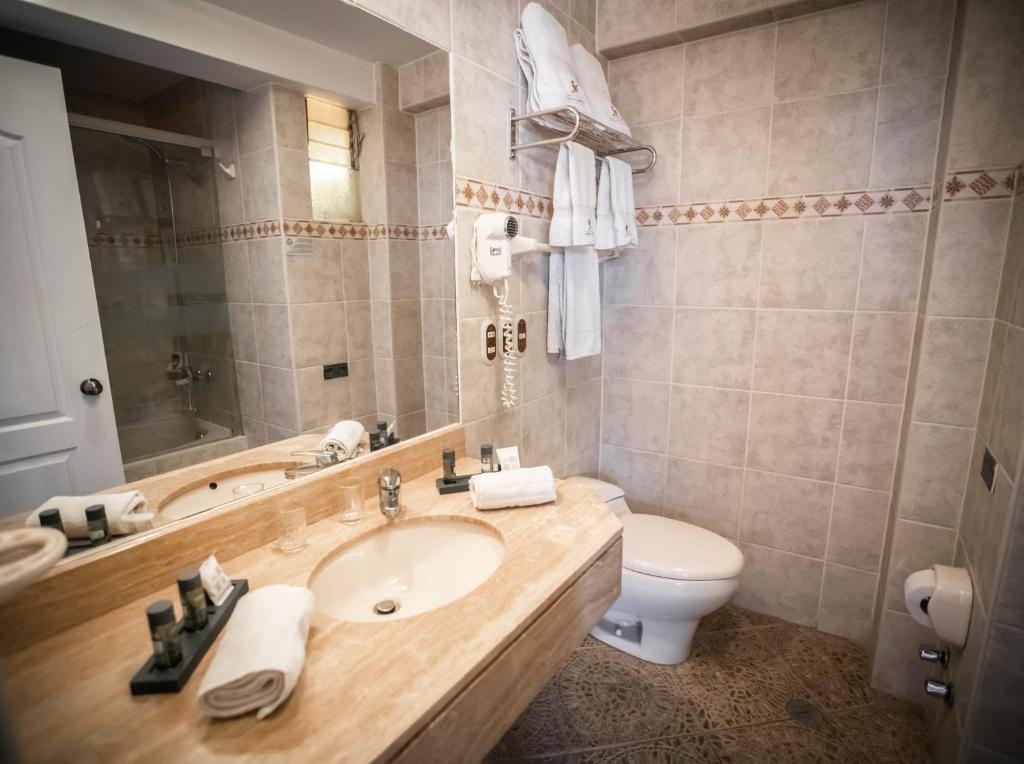Suite with Hot Tub and Balcony - Image 4