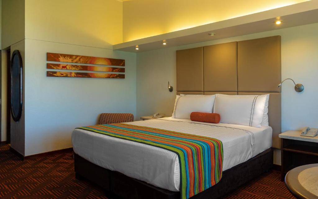 King Room With Mountain View - Image 1