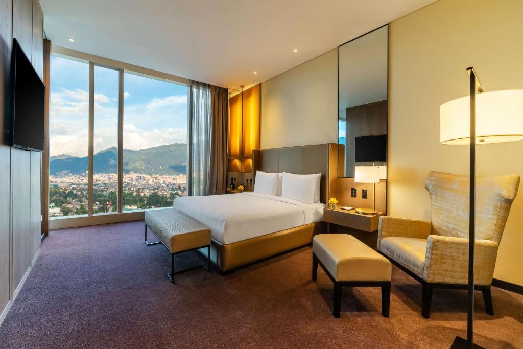 Grand King Suite - Image 1