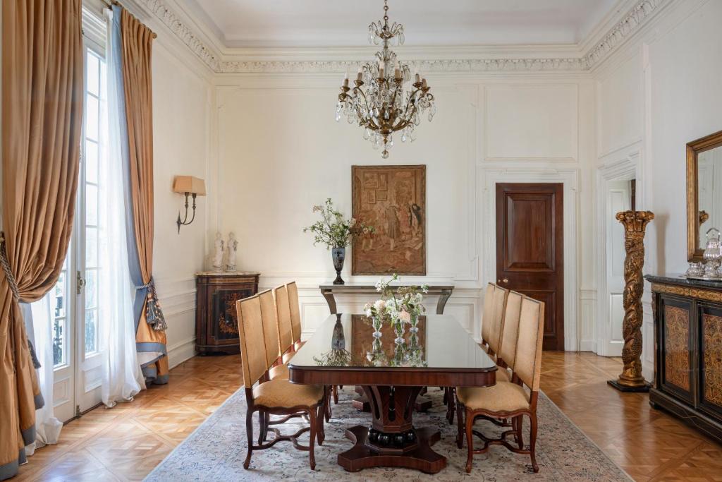 Presidential Mansion Suite - Image 3