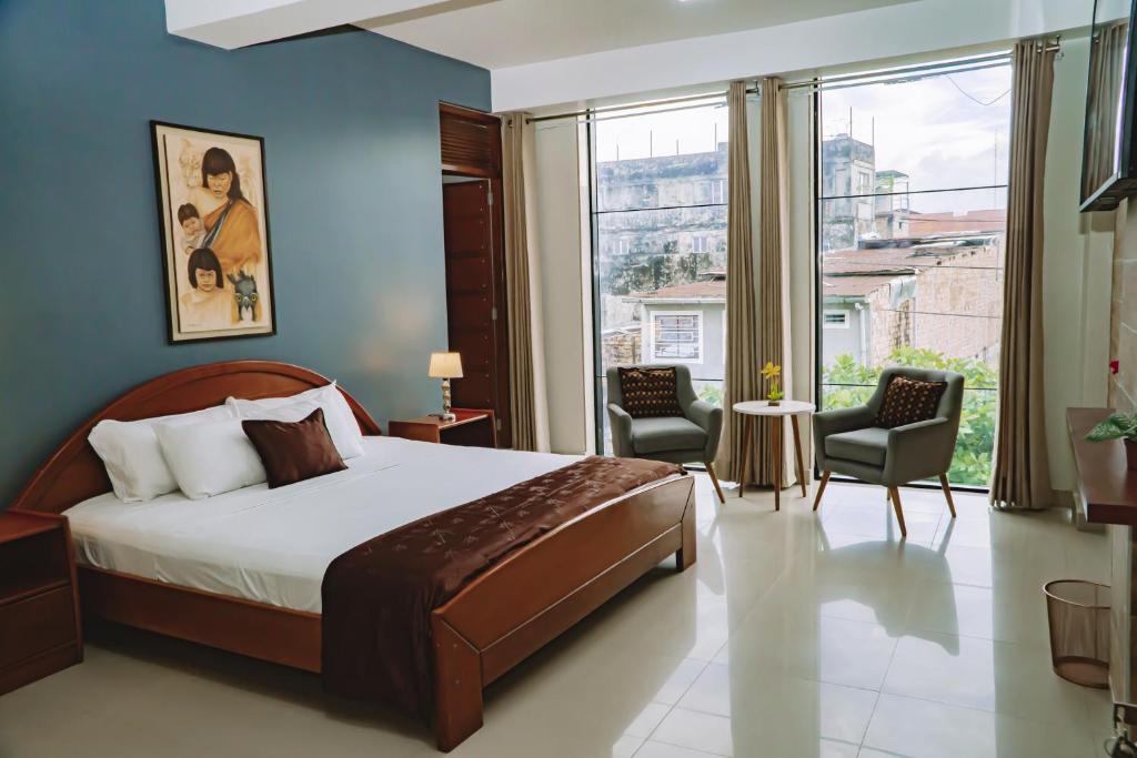 Deluxe King Suite - Image 1
