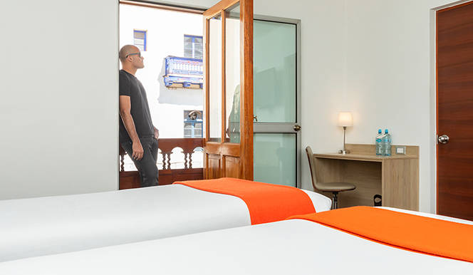 Traditional Twin Room with City View - Image 1
