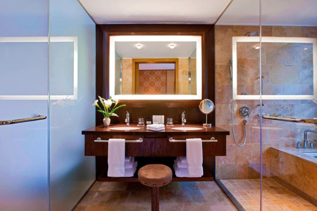 Deluxe Room - Image 4