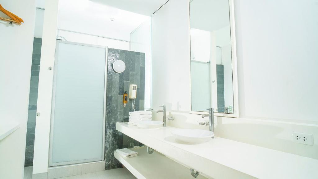 Triple Room With Sea View - Image 3