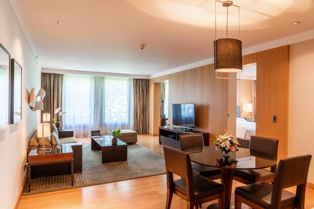 Park Executive Suite - Image 2