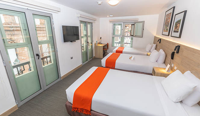 Traditional Triple Room with City View - Image 2