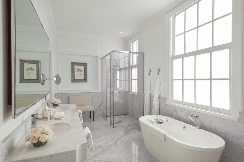 Alzaga Unzue Mansion Suite - Image 3