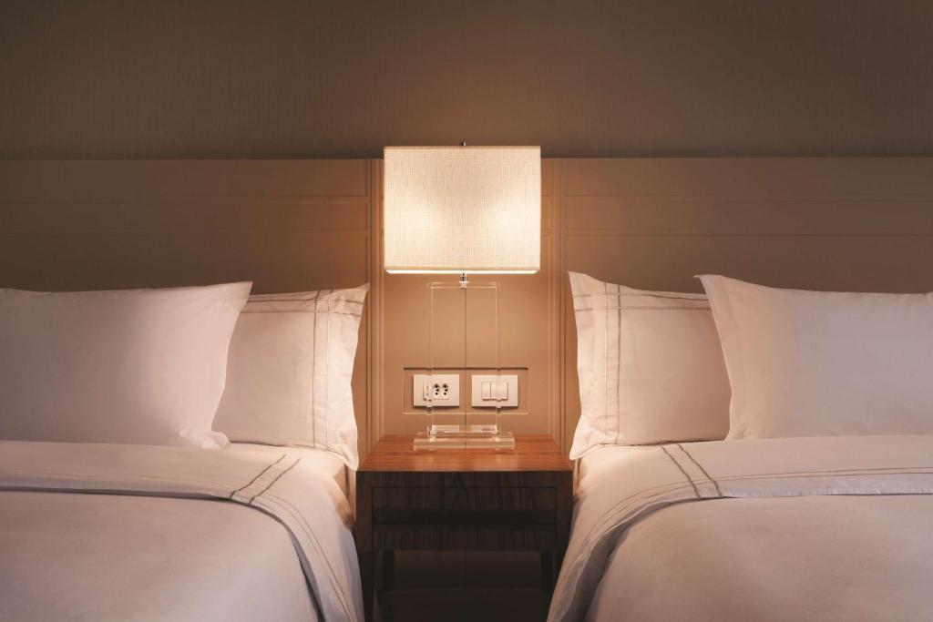2 Double Beds Deluxe Room Lagoon View - Image 2