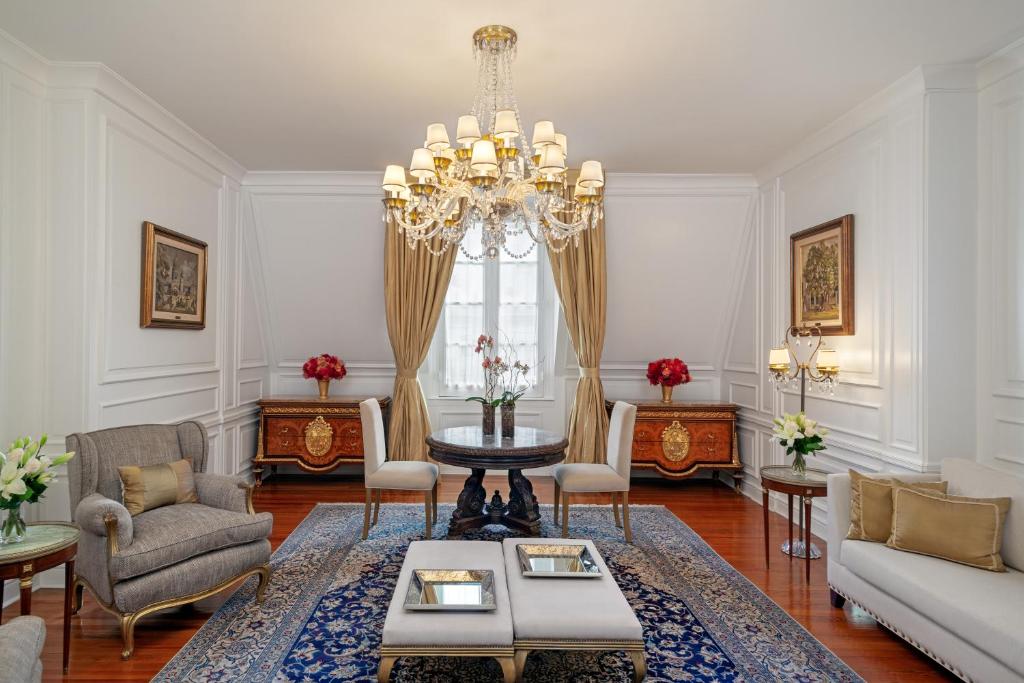 Alzaga Unzue Mansion Suite - Image 2