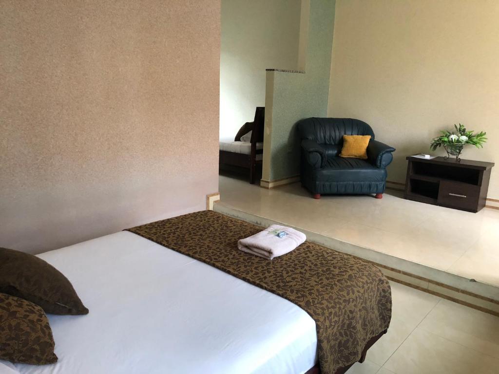 Small Double Room - Image 2