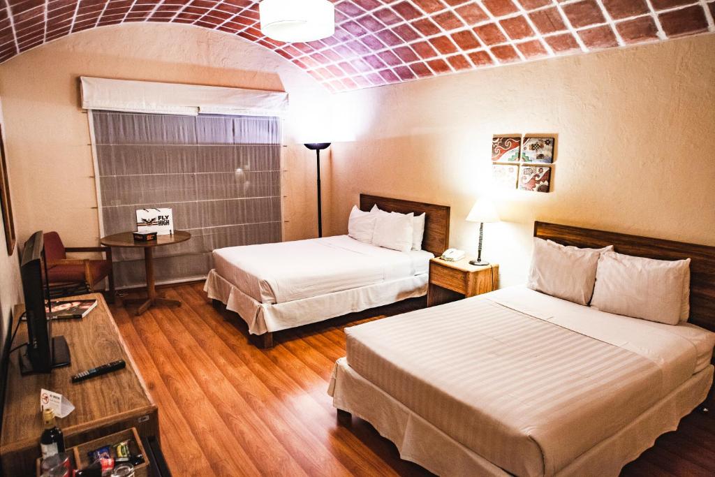 Superior Twin Room - Image 1
