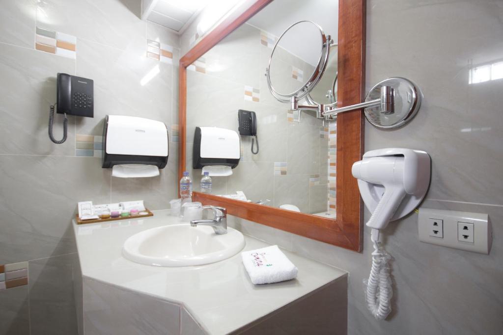 Superior Double Room - Image 3
