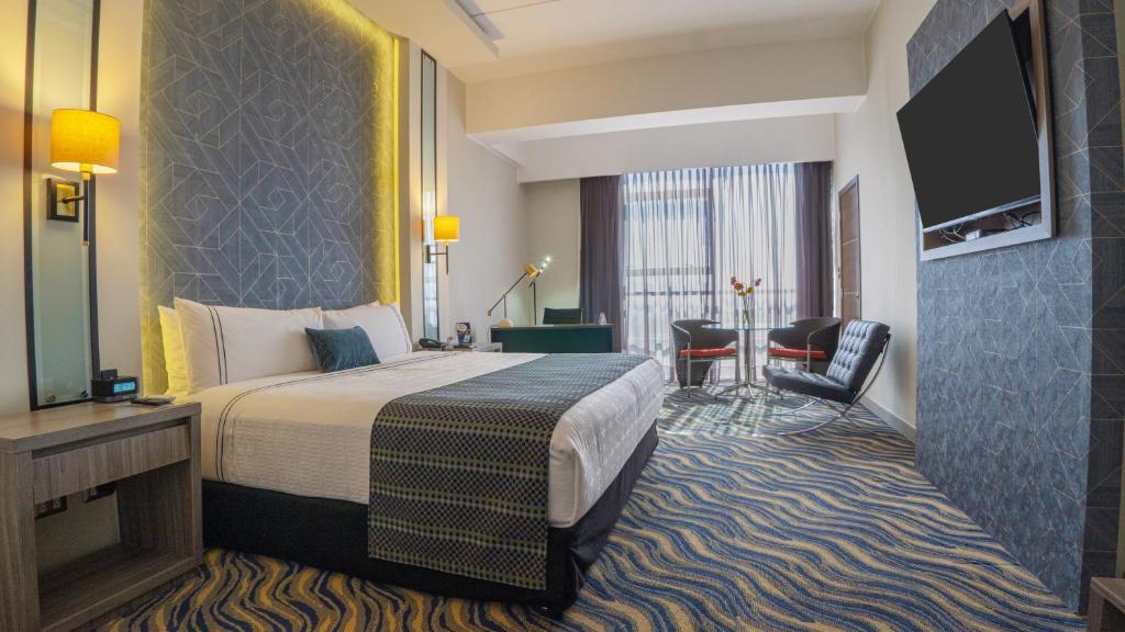 Standard King Room - Image 2
