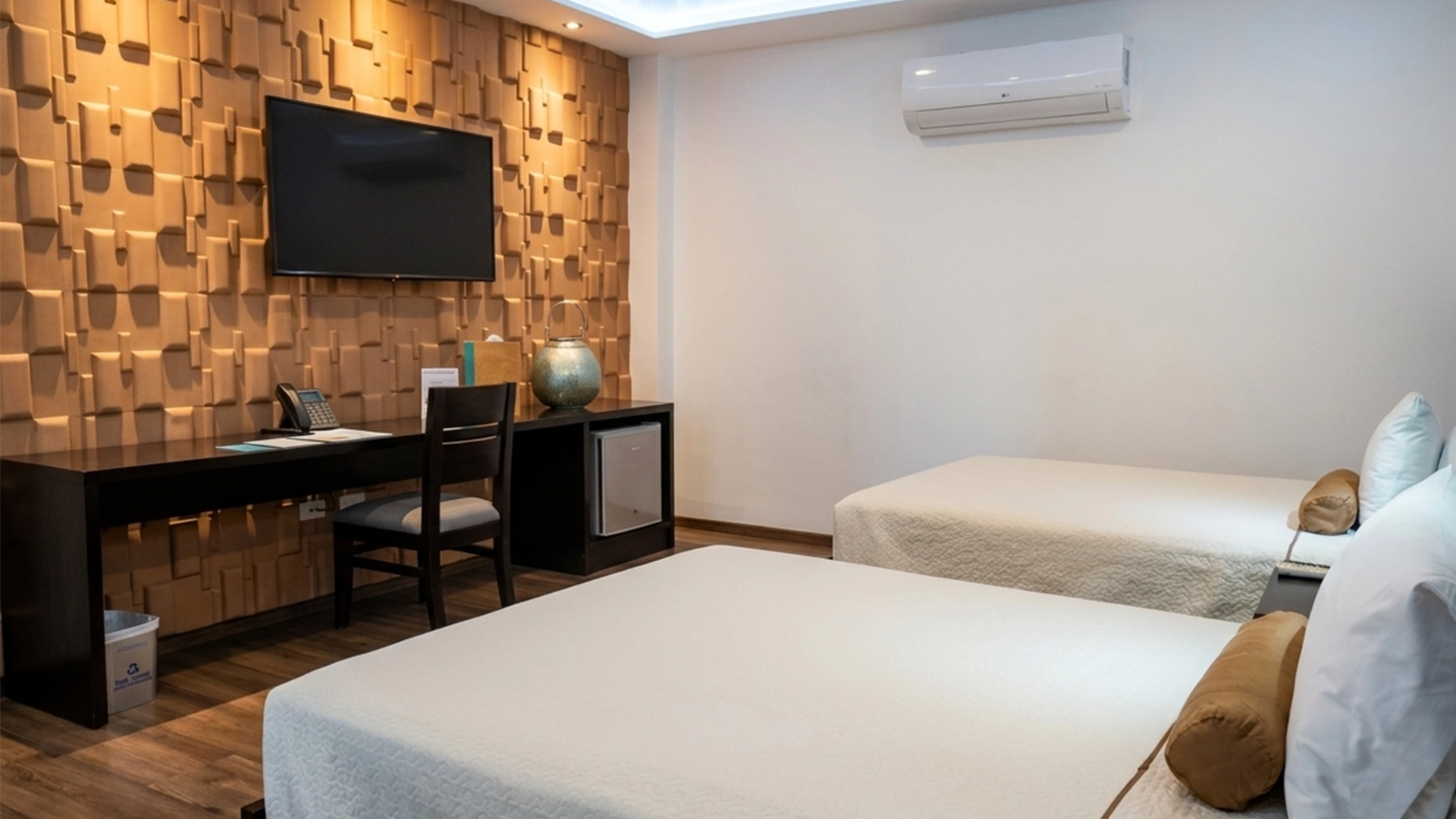 Standard Rooms - Image 1
