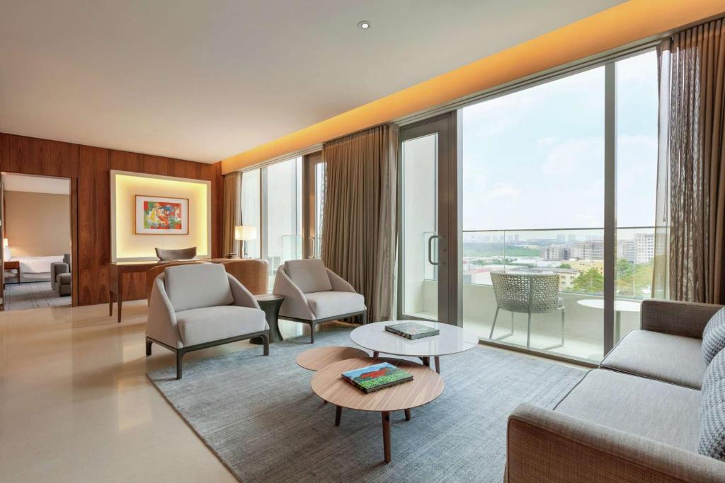 1 King 1 Bedroom Presidential Suite-balcony - Image 2