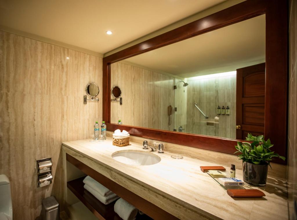 Junior Suite Two Double Beds – Non-Smoking - Image 4