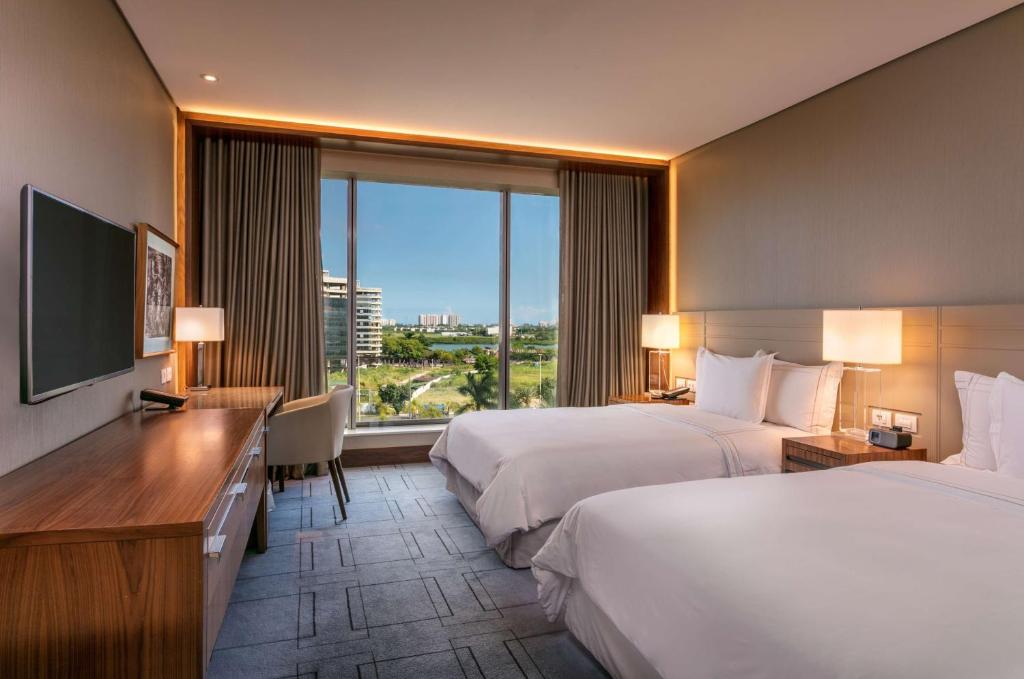2 Double Beds Deluxe Room Lagoon View - Image 1