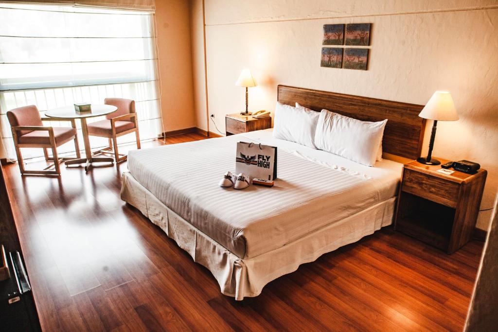 Superior King Room - Image 1
