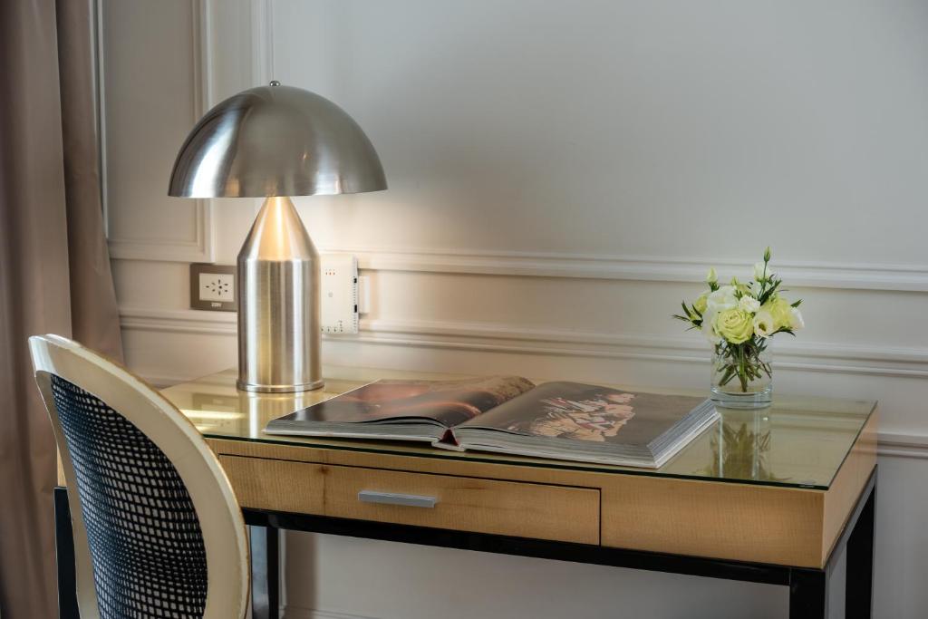 Luxury Lounge Suite - Image 2