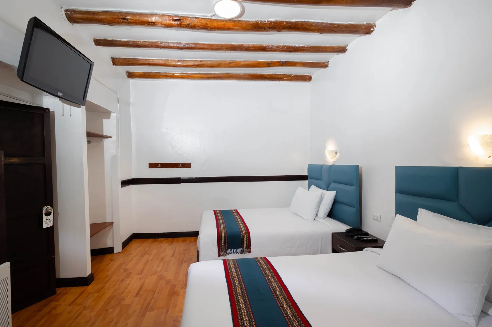 Standard Double Room - Image 4