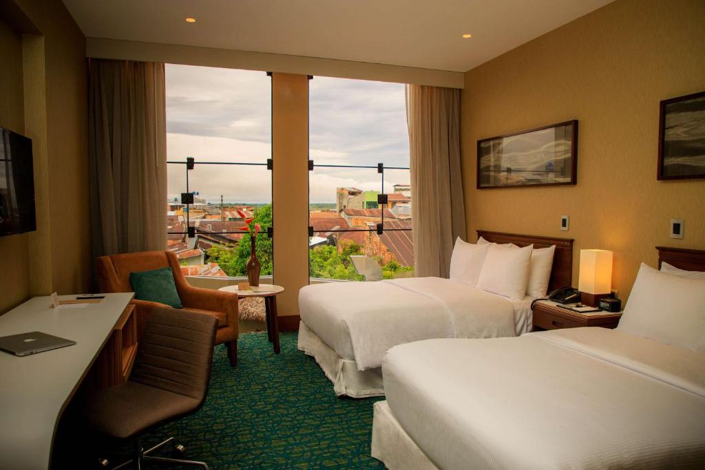 Double Room with 2 Beds - Image 2