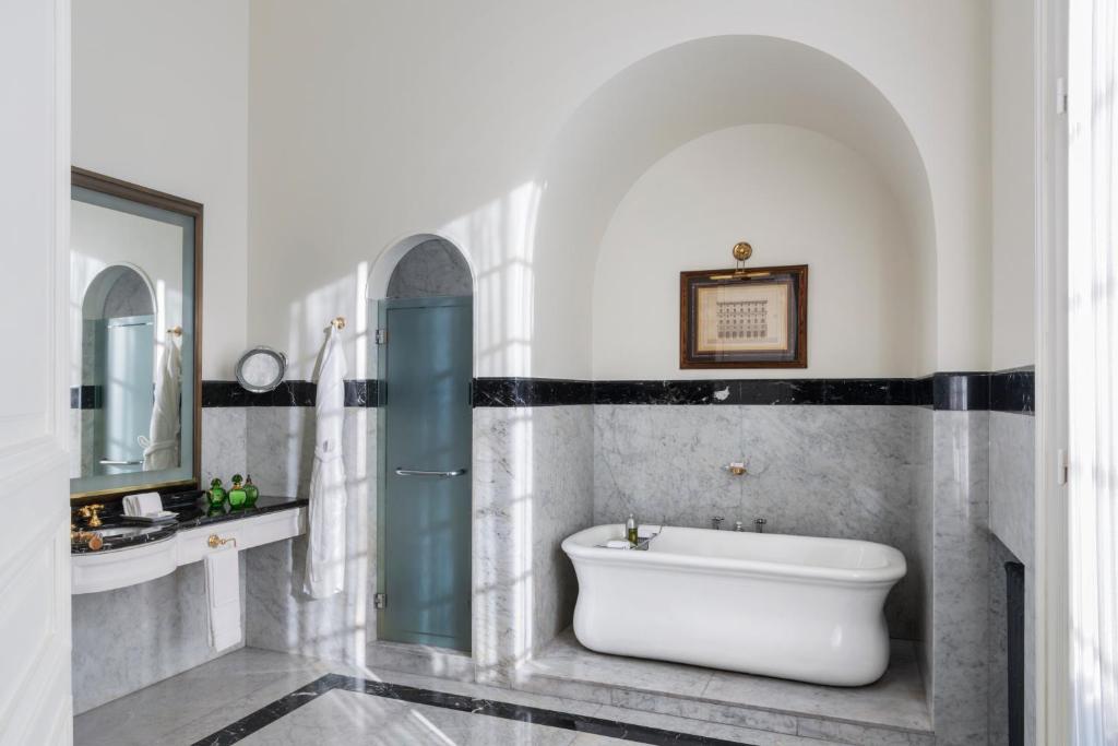 Royale Suite Maison - Image 3