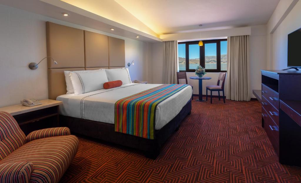 King Room Lake View - Image 1
