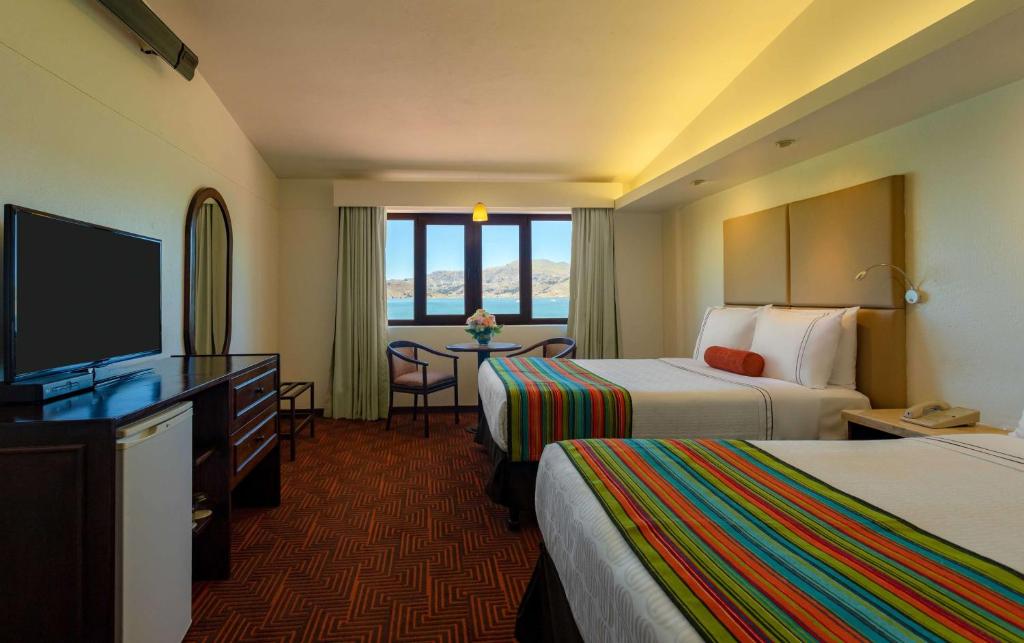 Twin Room with Lake View - Image 1