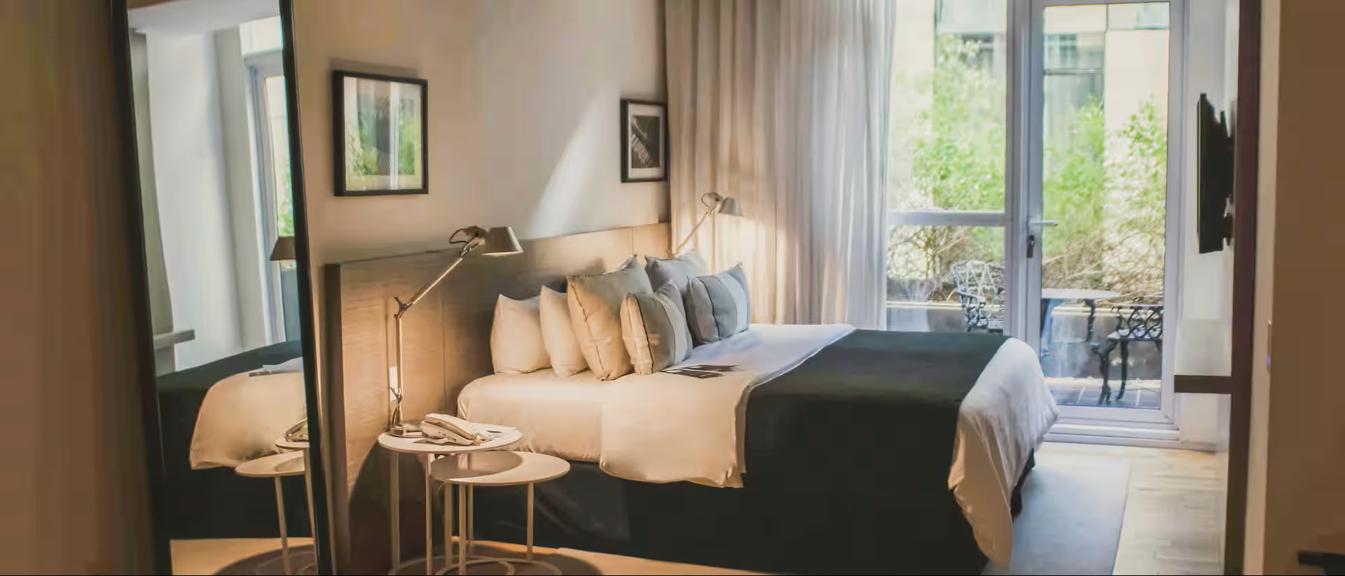 Junior Suite 1 Queen Bed - Image 1