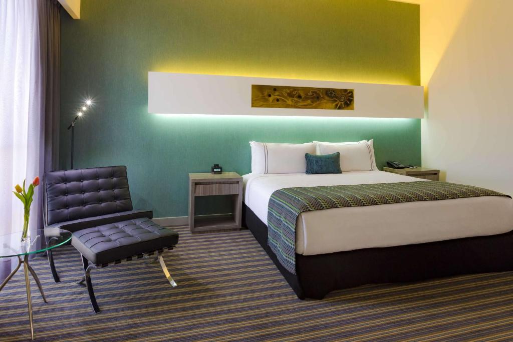 Standard King Room - Image 1
