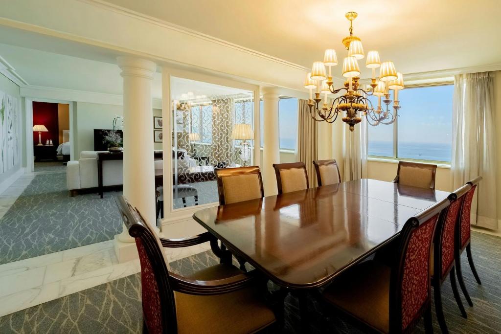 Presidential Suite - Image 3
