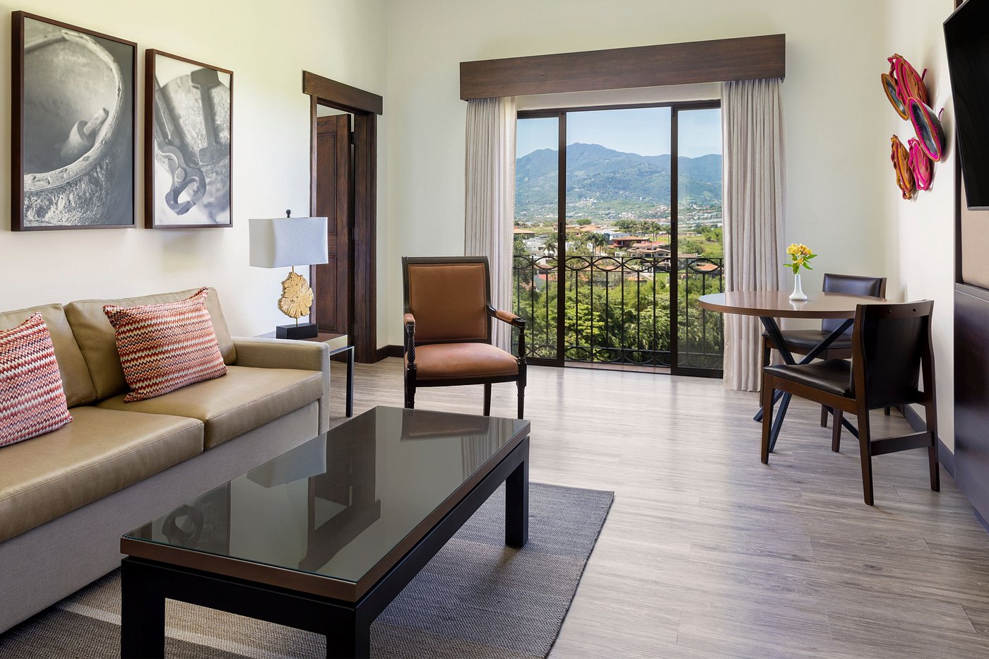 1 Bedroom Suite, 1 King, High Floor - Image 2