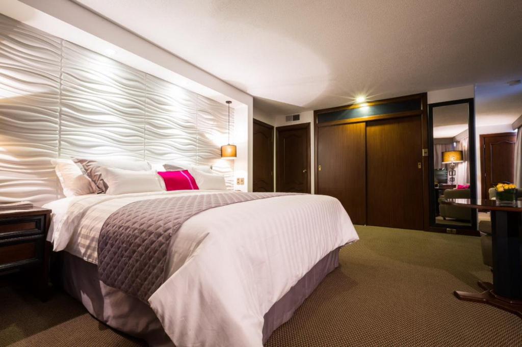 Executive Suite - Image 2