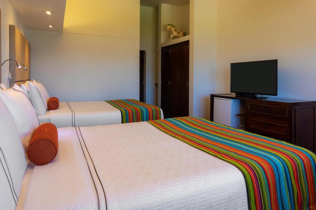 Twin Room with Mountain View - Image 2